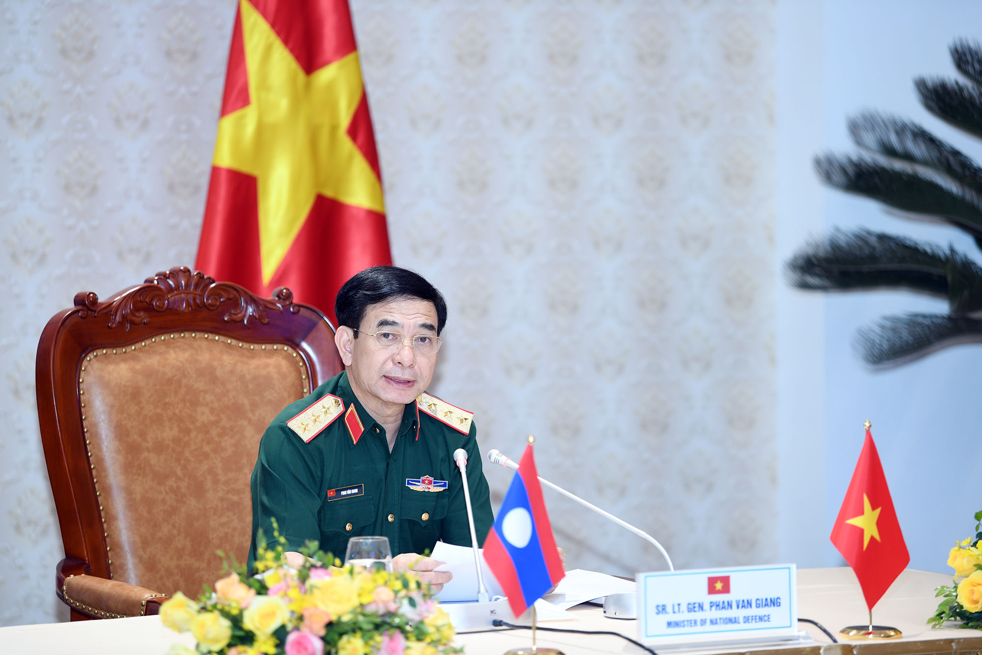 Việt Nam đặc biệt coi trọng quan hệ hữu nghị vĩ đại, đoàn kết đặc biệt và hợp tác toàn diện với Lào